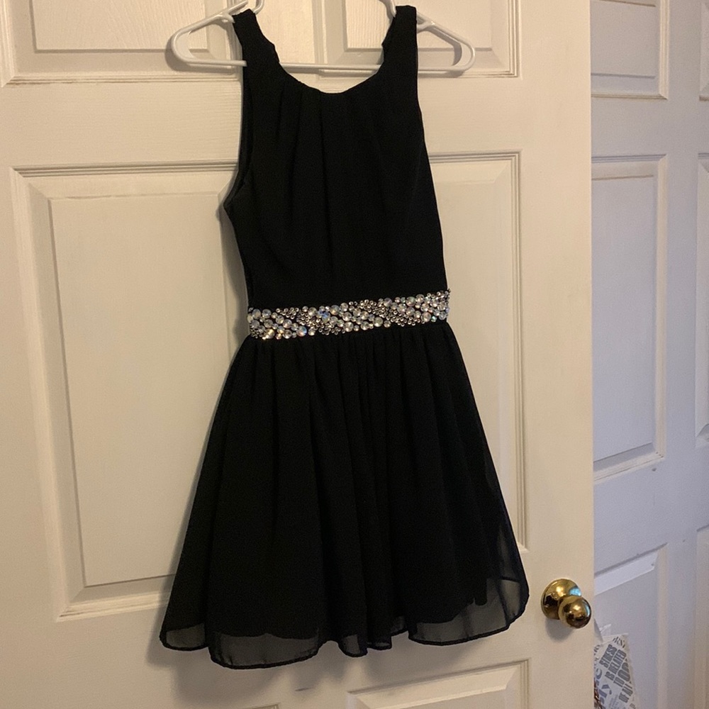 ⭐️Short black backless dress with sequin accent belt